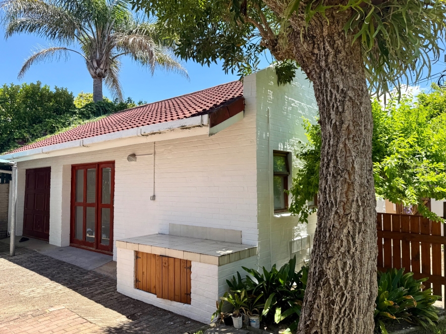 6 Bedroom Property for Sale in Leisure Isle Western Cape